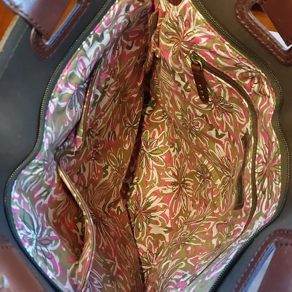 Vera Bradley Tote - Picture 7 of 17